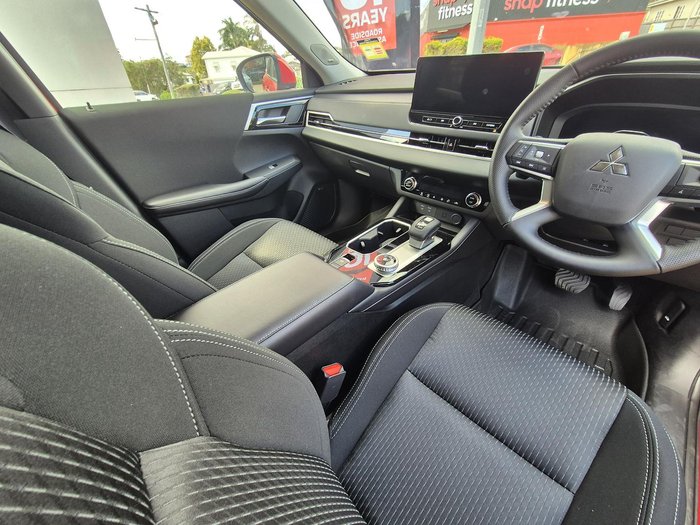 2025 Mitsubishi Outlander LS
