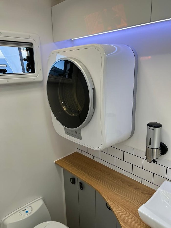 2024 Southern Cross Signature Series 19' Slide Out