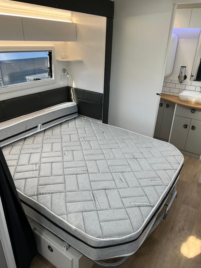 2024 Southern Cross Signature Series 19' Slide Out