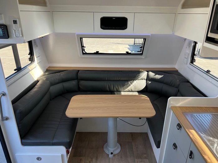 2024 Southern Cross Signature Series 19' Slide Out