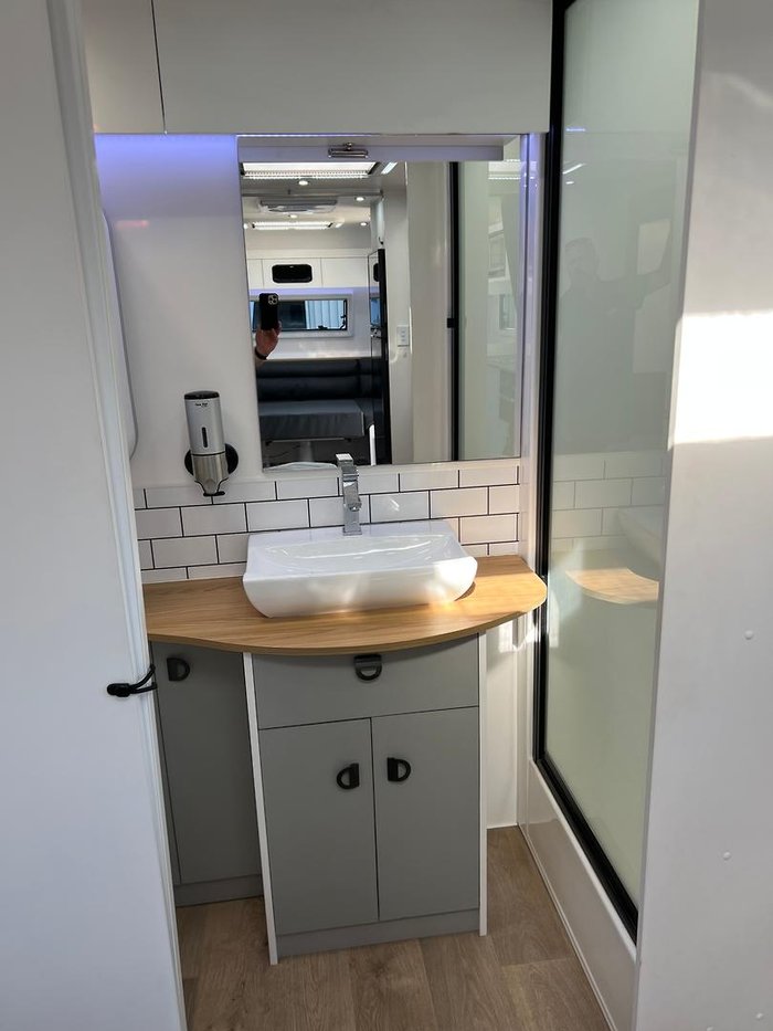 2024 Southern Cross Signature Series 19' Slide Out