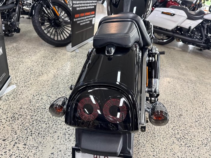 2016 Harley-Davidson Dyna Fat Bob 103 (FXDF) Dyna Black