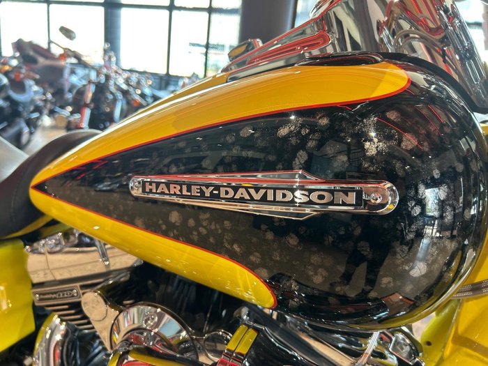 2009 Harley-Davidson CVO Dyna Fat Bob (FXDFSE) CVO Yellow