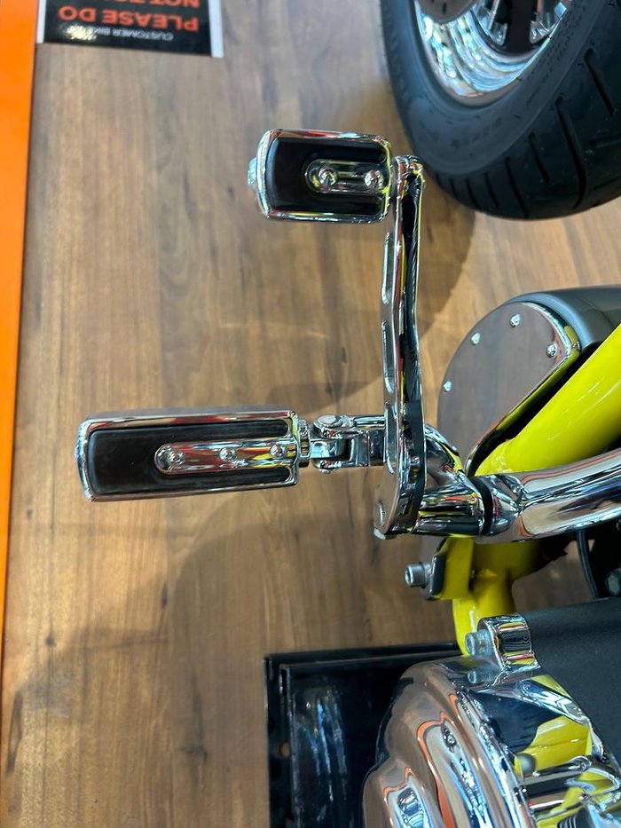 2009 Harley-Davidson CVO Dyna Fat Bob (FXDFSE) CVO Yellow