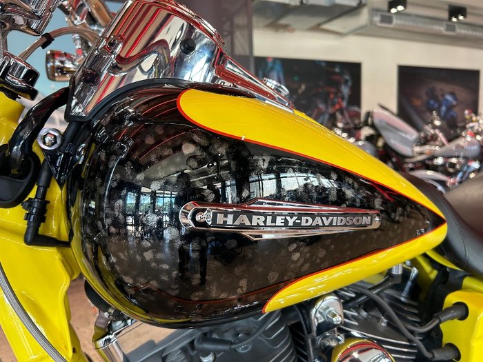 2009 Harley-Davidson CVO Dyna Fat Bob (FXDFSE) CVO Yellow