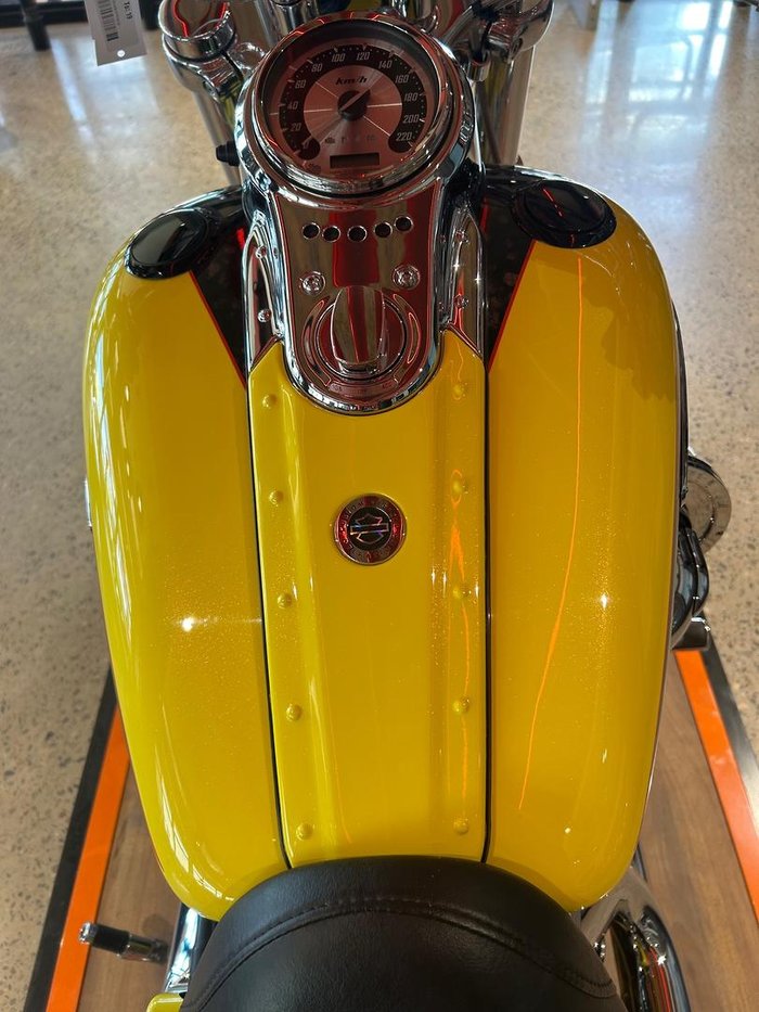 2009 Harley-Davidson CVO Dyna Fat Bob (FXDFSE) CVO Yellow
