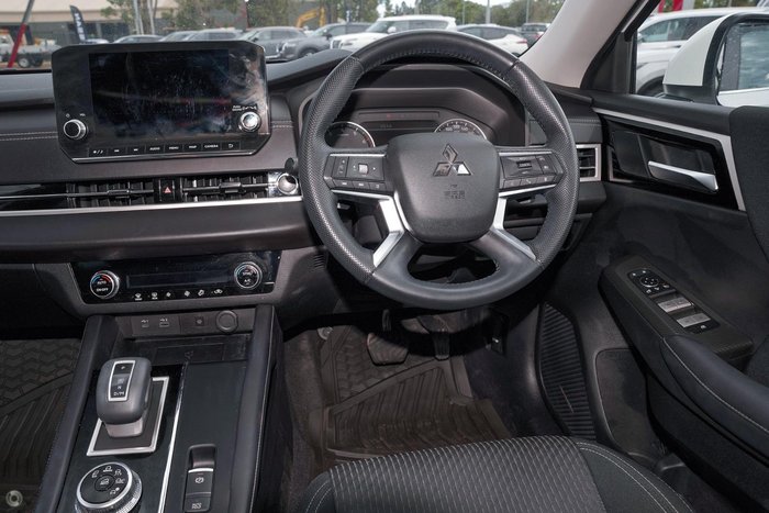 2025 Mitsubishi Outlander LS
