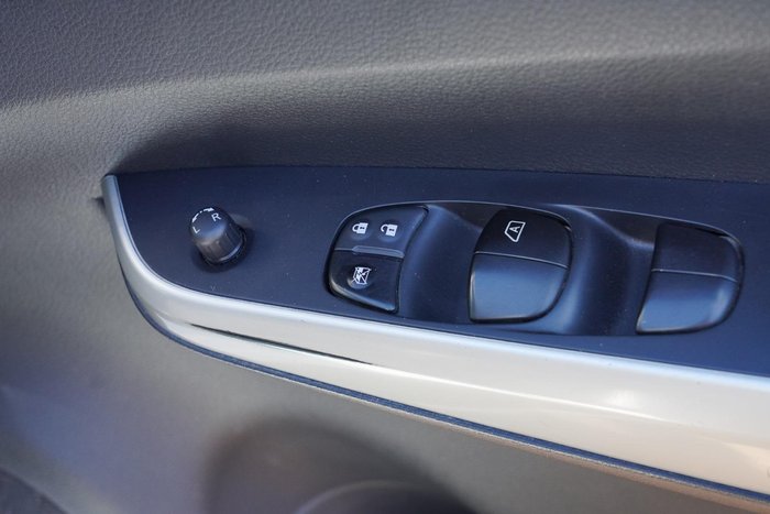 2017 Nissan Navara SL