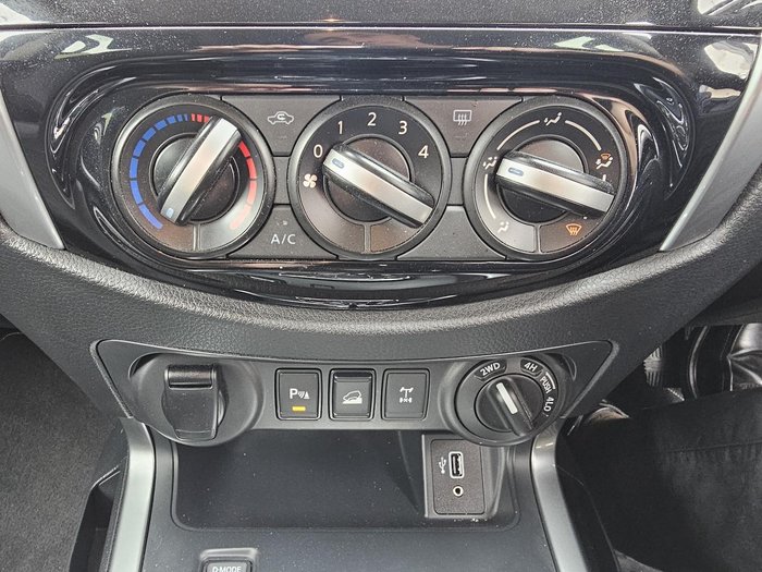 2020 Nissan Navara ST