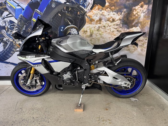 2015 Yamaha YZF-R1 M SILVER