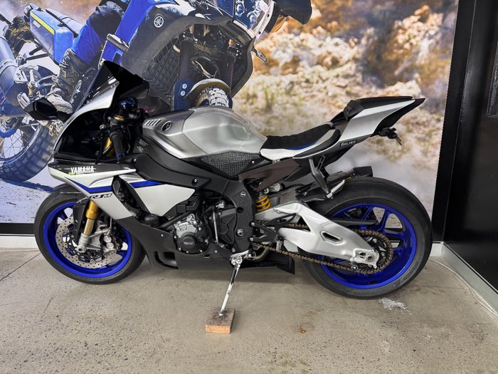 2015 Yamaha YZF-R1 M SILVER