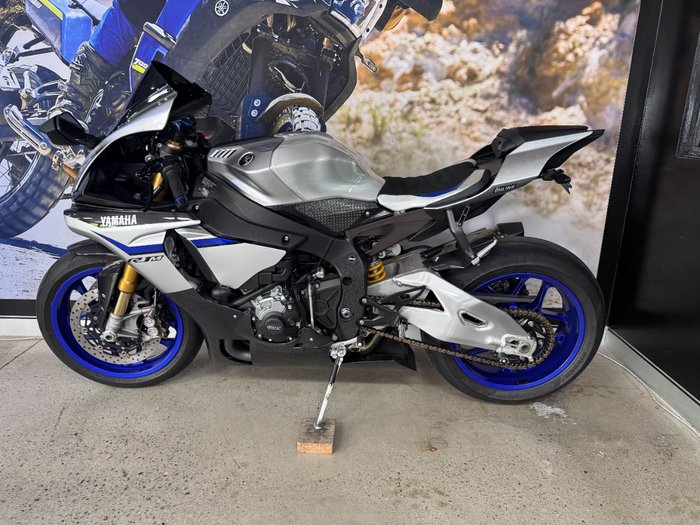 2015 Yamaha YZF-R1 M SILVER