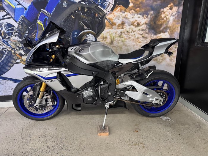 2015 Yamaha YZF-R1 M SILVER