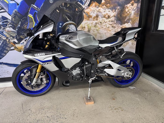 2015 Yamaha YZF-R1 M SILVER