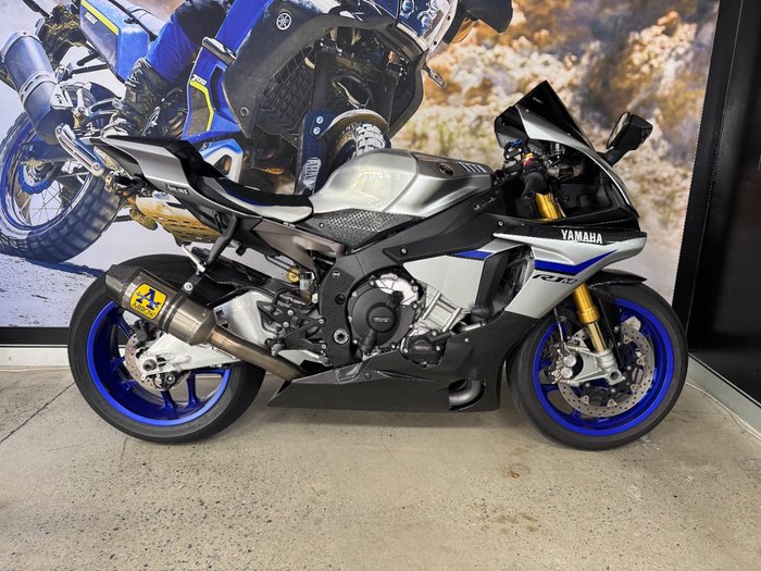 2015 Yamaha YZF-R1 M SILVER