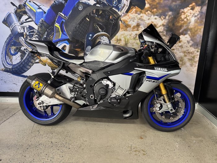 2015 Yamaha YZF-R1 M SILVER
