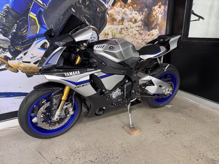 2015 Yamaha YZF-R1 M SILVER