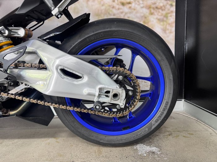 2015 Yamaha YZF-R1 M SILVER