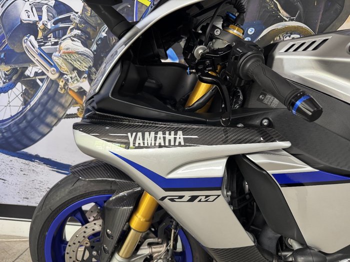 2015 Yamaha YZF-R1 M SILVER