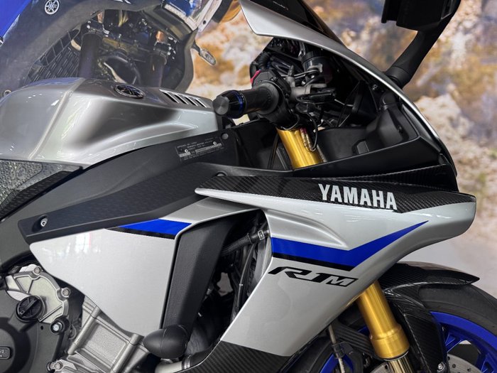2015 Yamaha YZF-R1 M SILVER