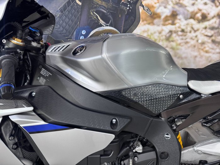 2015 Yamaha YZF-R1 M SILVER