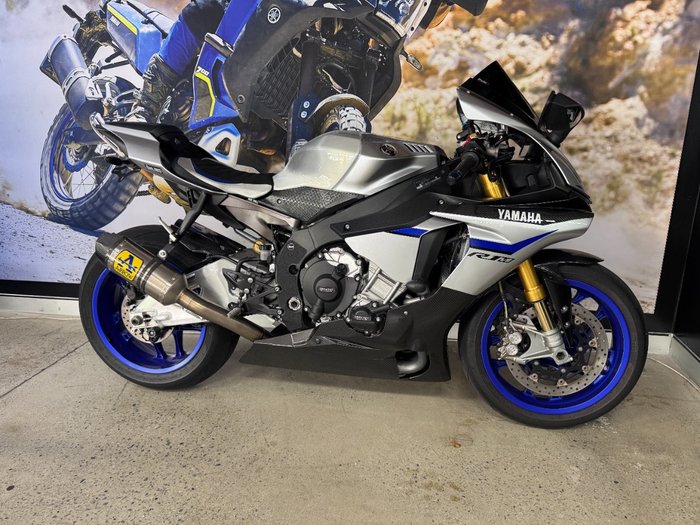 2015 Yamaha YZF-R1 M SILVER