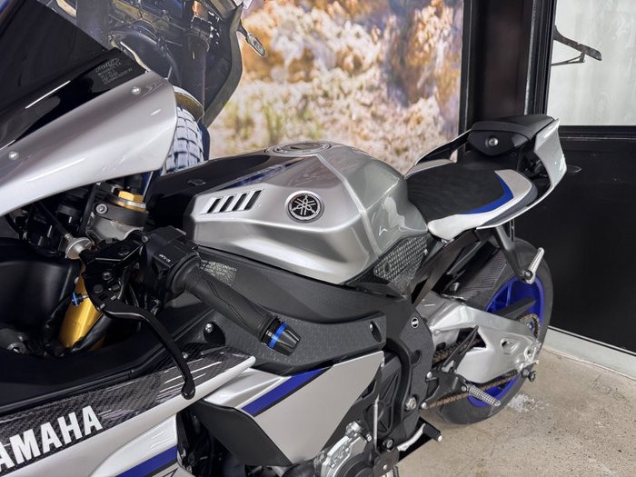 2015 Yamaha YZF-R1 M SILVER
