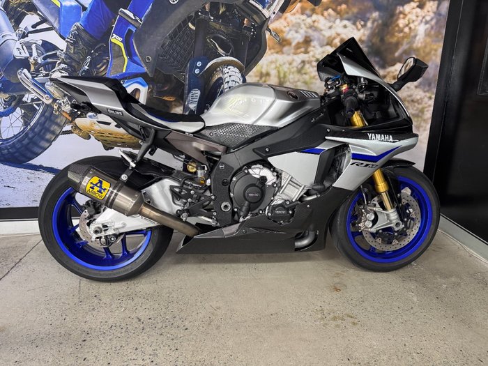 2015 Yamaha YZF-R1 M SILVER