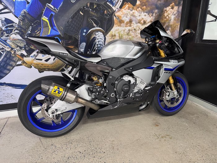 2015 Yamaha YZF-R1 M SILVER