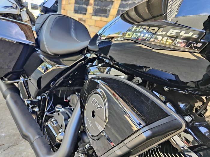2025 HARLEY-DAVIDSON ROAD GLIDE 117 (FLTRX) ROAD VIVID BLACK
