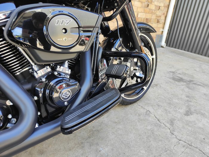 2025 HARLEY-DAVIDSON ROAD GLIDE 117 (FLTRX) ROAD VIVID BLACK