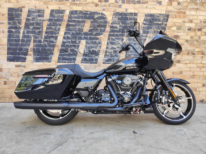 2025 HARLEY-DAVIDSON ROAD GLIDE 117 (FLTRX) ROAD VIVID BLACK