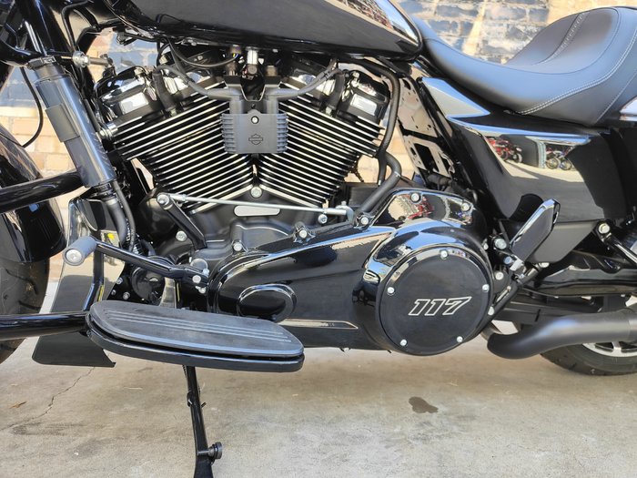 2025 HARLEY-DAVIDSON ROAD GLIDE 117 (FLTRX) ROAD VIVID BLACK