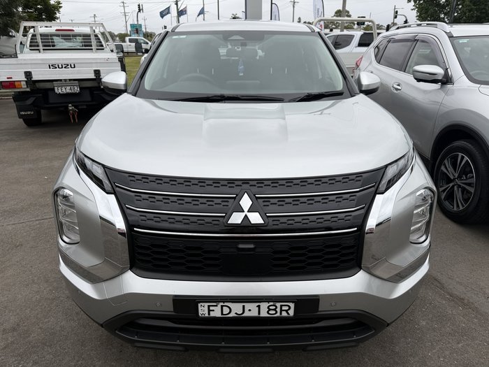 2023 Mitsubishi Outlander ES