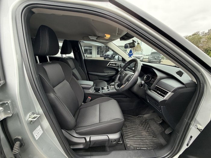 2023 Mitsubishi Outlander ES