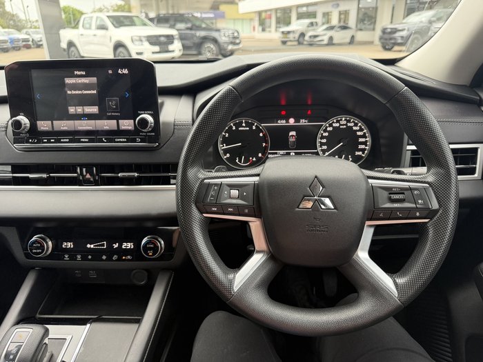 2023 Mitsubishi Outlander ES