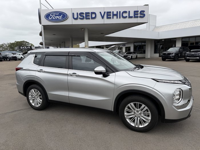 2023 Mitsubishi Outlander ES