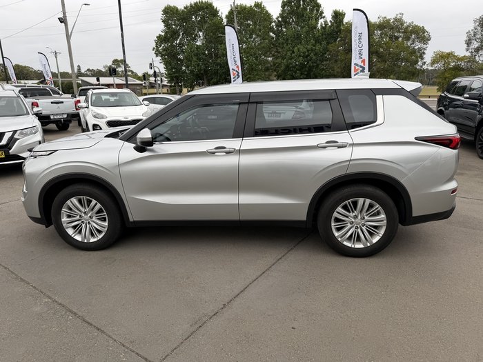 2023 Mitsubishi Outlander ES