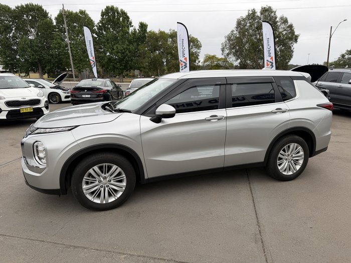 2023 Mitsubishi Outlander ES