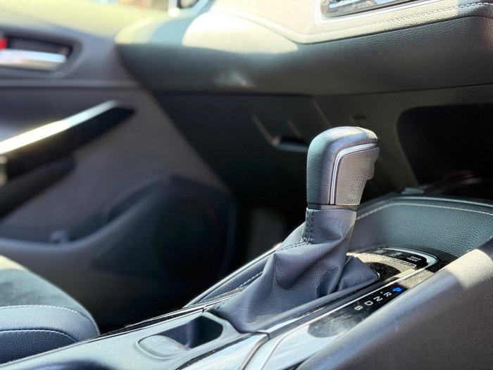 2019 Toyota Corolla ZR Hybrid ZWE211R White