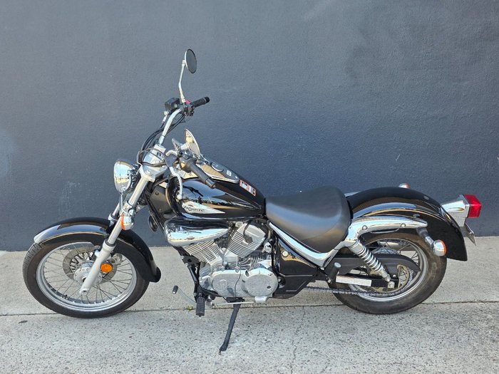 2011 Suzuki VL250 (LC250 INTRUDER) BLACK