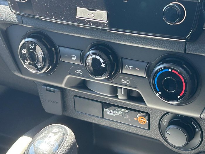 2025 Mazda BT-50 XS