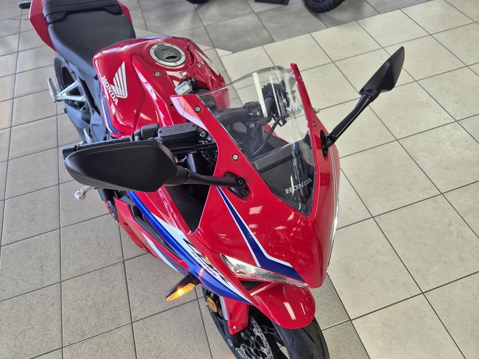 2025 Honda CBR650R E-Clutch CBR 650 Red