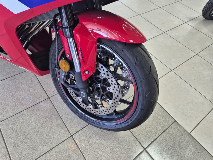 2025 Honda CBR650R E-Clutch CBR 650 Red