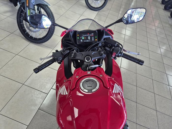 2025 Honda CBR650R E-Clutch CBR 650 Red