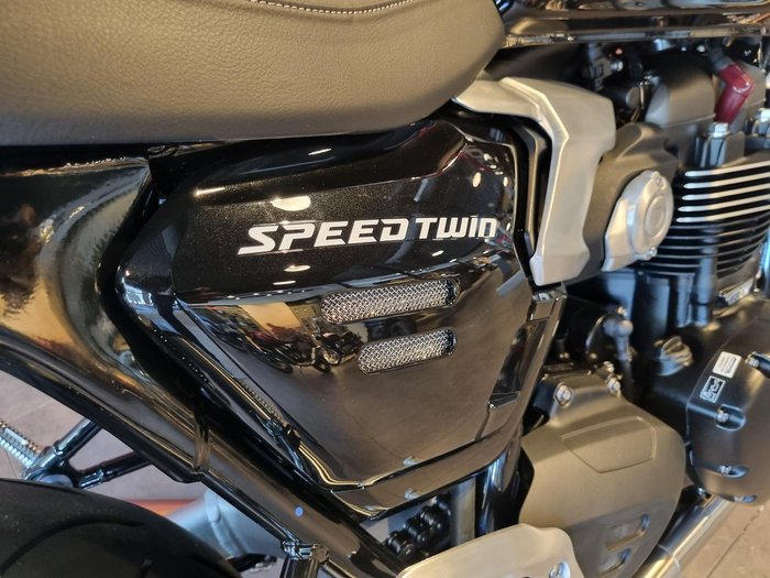 2025 Triumph Speed Twin 1200 Speed Twin Red