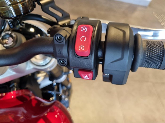 2025 Triumph Speed Twin 1200 Speed Twin Red