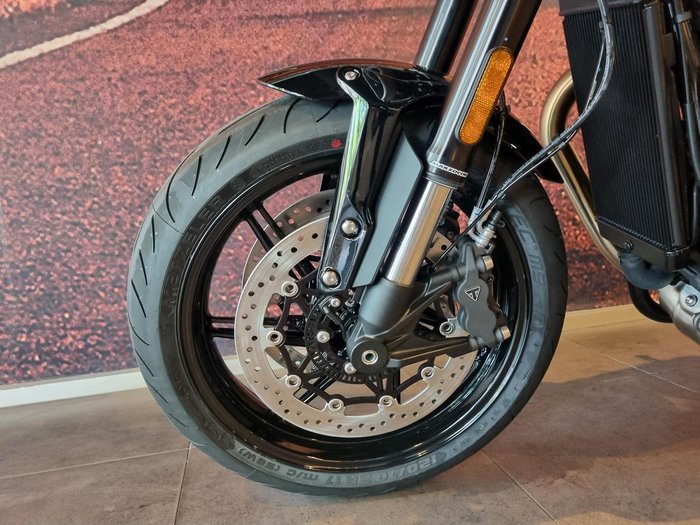 2025 Triumph Speed Twin 1200 Speed Twin Red