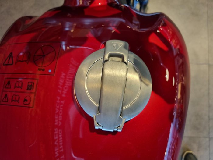 2025 Triumph Speed Twin 1200 Speed Twin Red