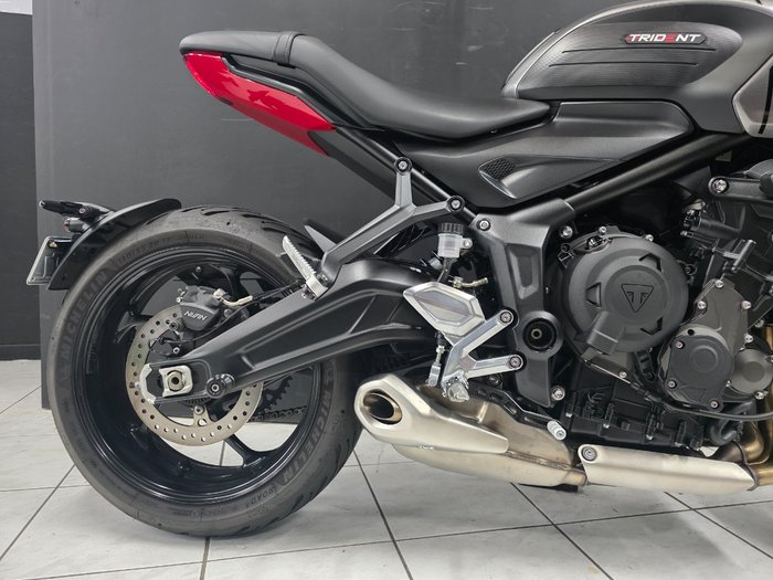 2023 TRIUMPH TRIDENT 660 Red